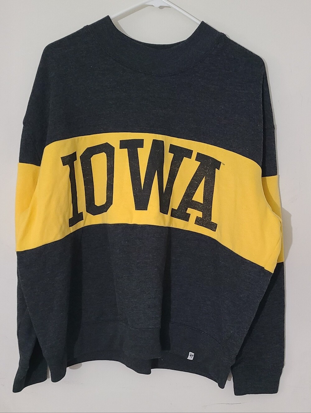 47 Brand Iowa Univeristy Colorblock Crewneck Sweatshirt Women's XL